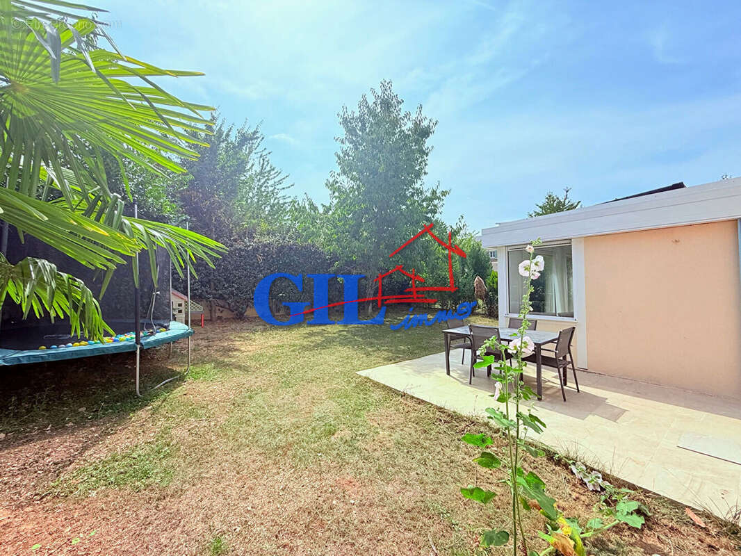 Maison à SAVIGNY-LE-TEMPLE