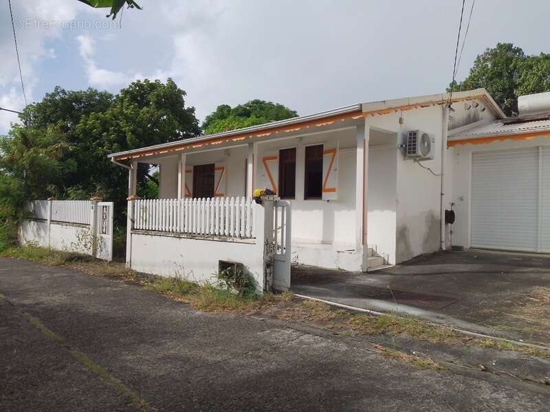 Maison à BASSE-TERRE