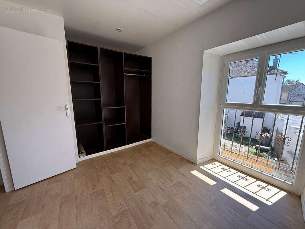 Appartement à TOUSSON