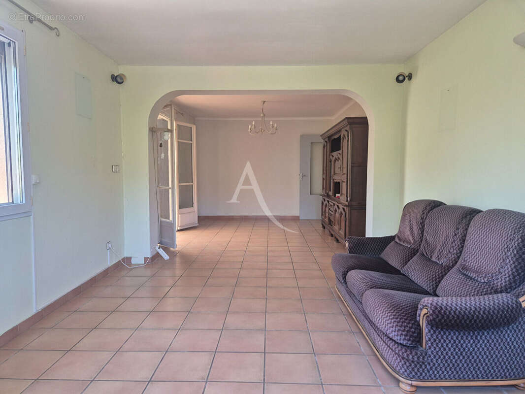 Maison plain-pied  avec 1000 m² de terrain POUSSAN - photo 5