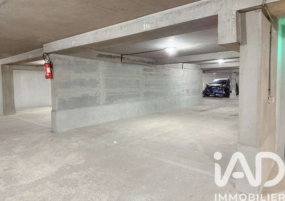 Photo 3 - Parking à PARIS-4E