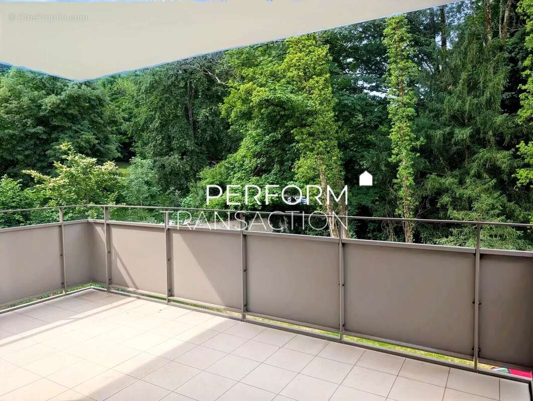 Appartement à POISAT