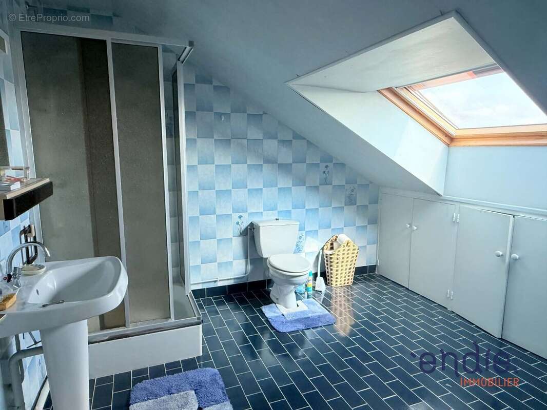 Maison 104 m² à Dompierre-Sur-Besbre  - photo 11
