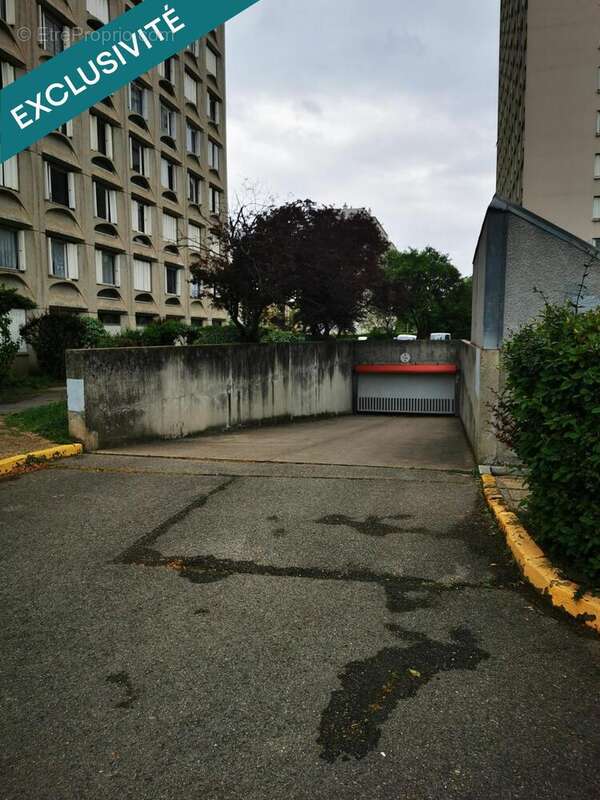 Photo 2 - Parking à LYON-8E