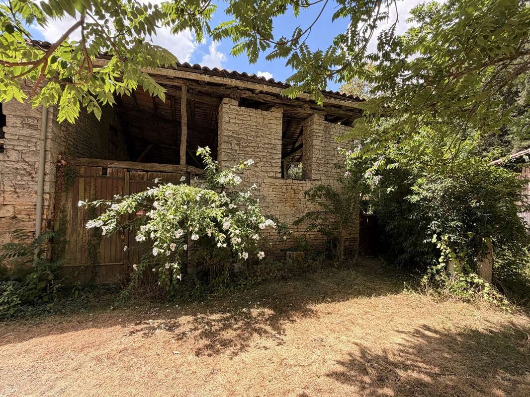 Charmante maison de caractère au cœur du village prisé de Verteuil-sur-Charente - photo 12
