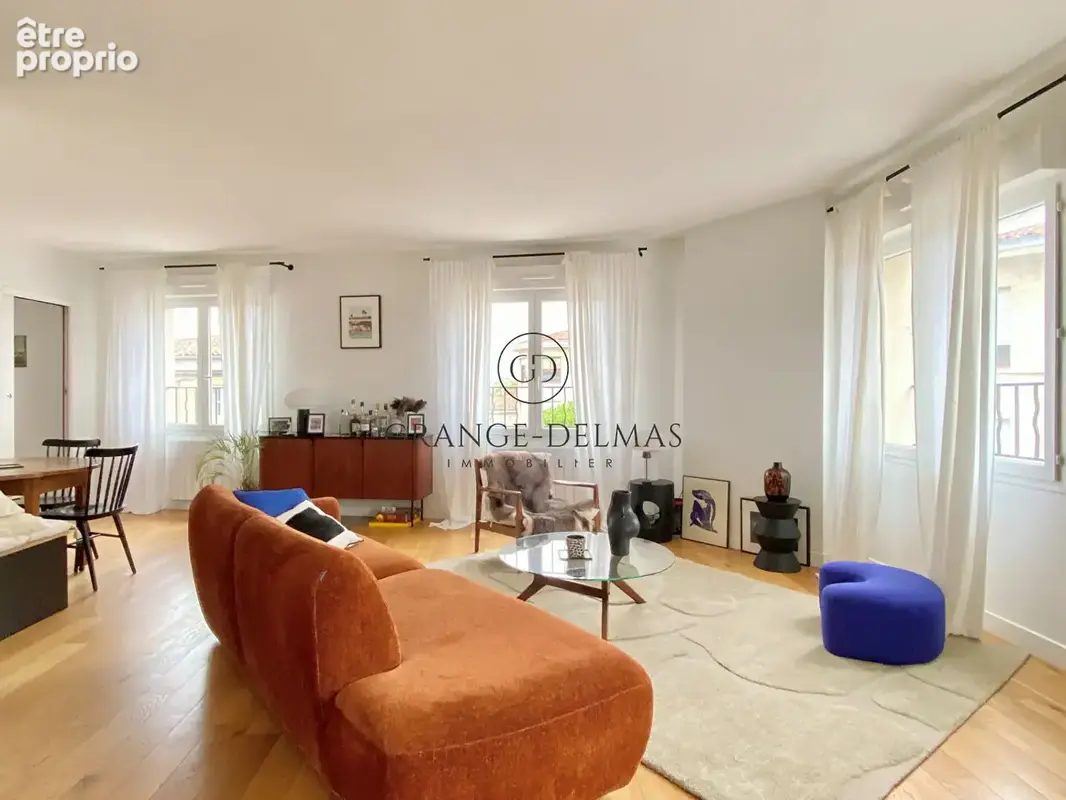 Appartement immeuble pierre avec 2 chambres, dernier étage, double exposition - SAINT SEURIN - photo 6