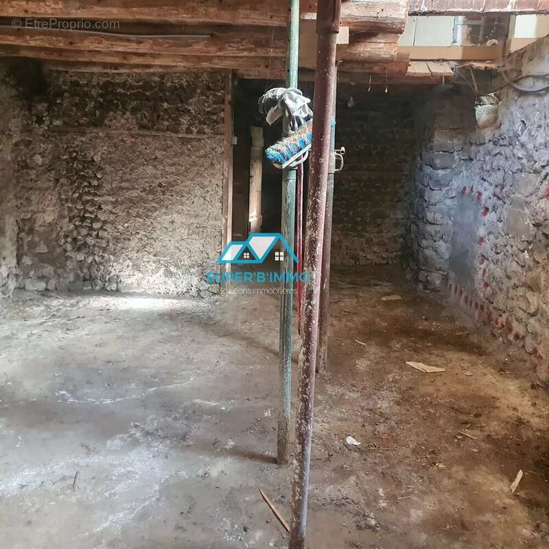 Maison à SIAUGUES-SAINTE-MARIE