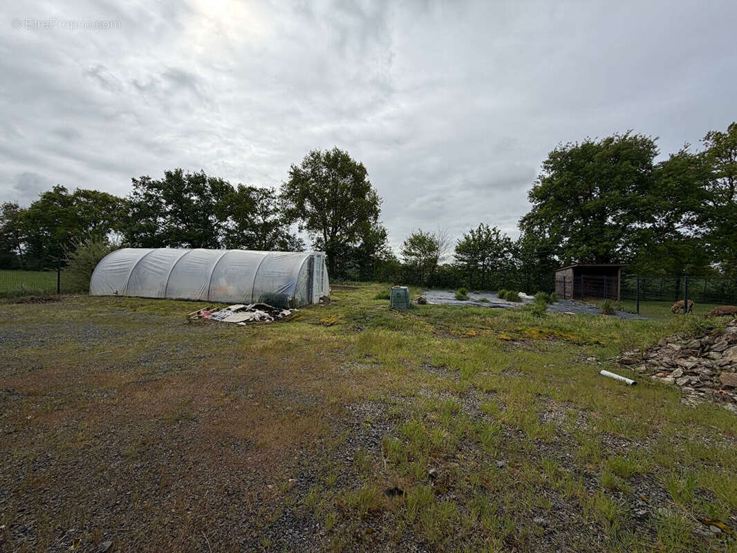 Maison à SAINT-MACAIRE-EN-MAUGES