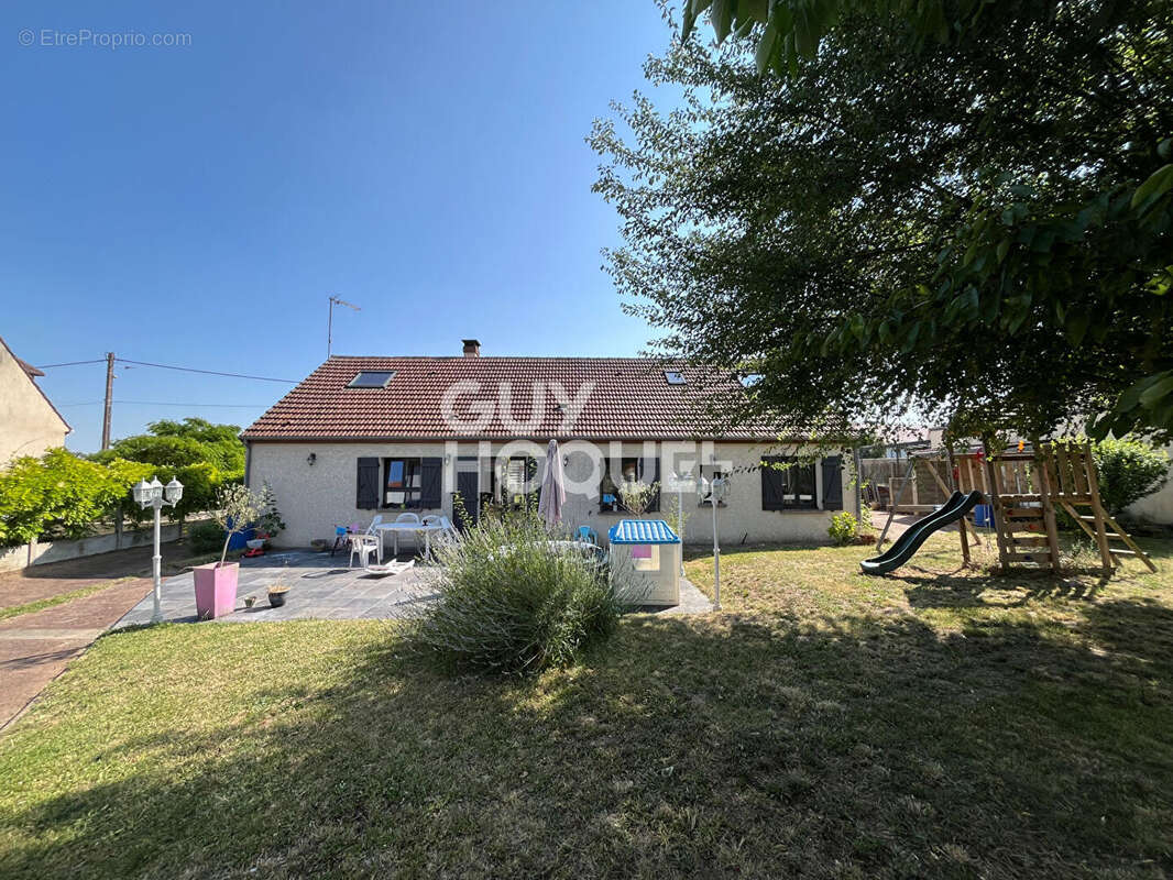 Maison à LA CHAPELLE-LA-REINE