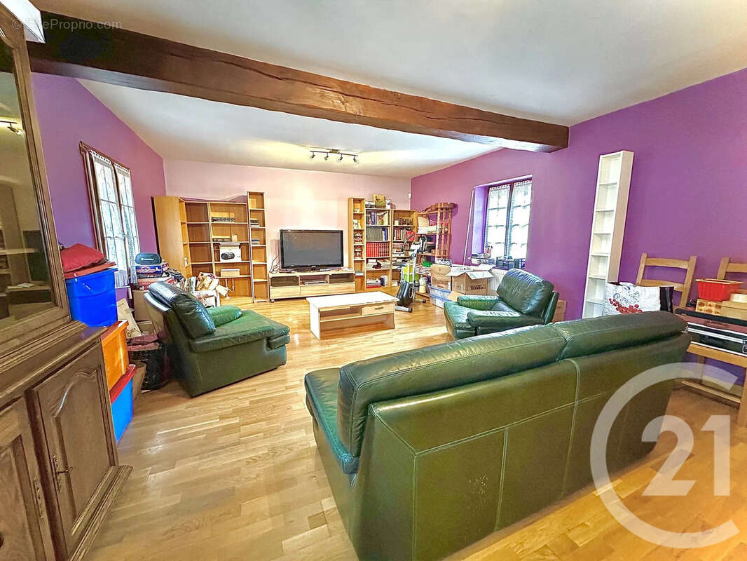 Maison 214 m² à Saint-Etienne-Sous-Bailleul  - photo 4