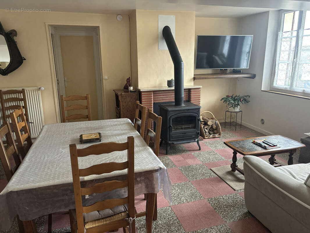 Maison à TREMBLAY-LES-VILLAGES