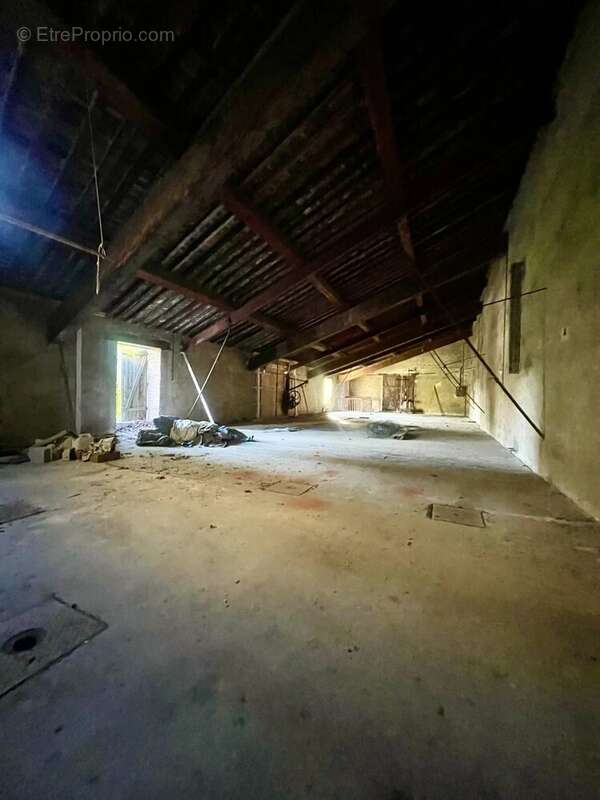 Maison à SAINT-LAURENT-DE-LA-SALANQUE