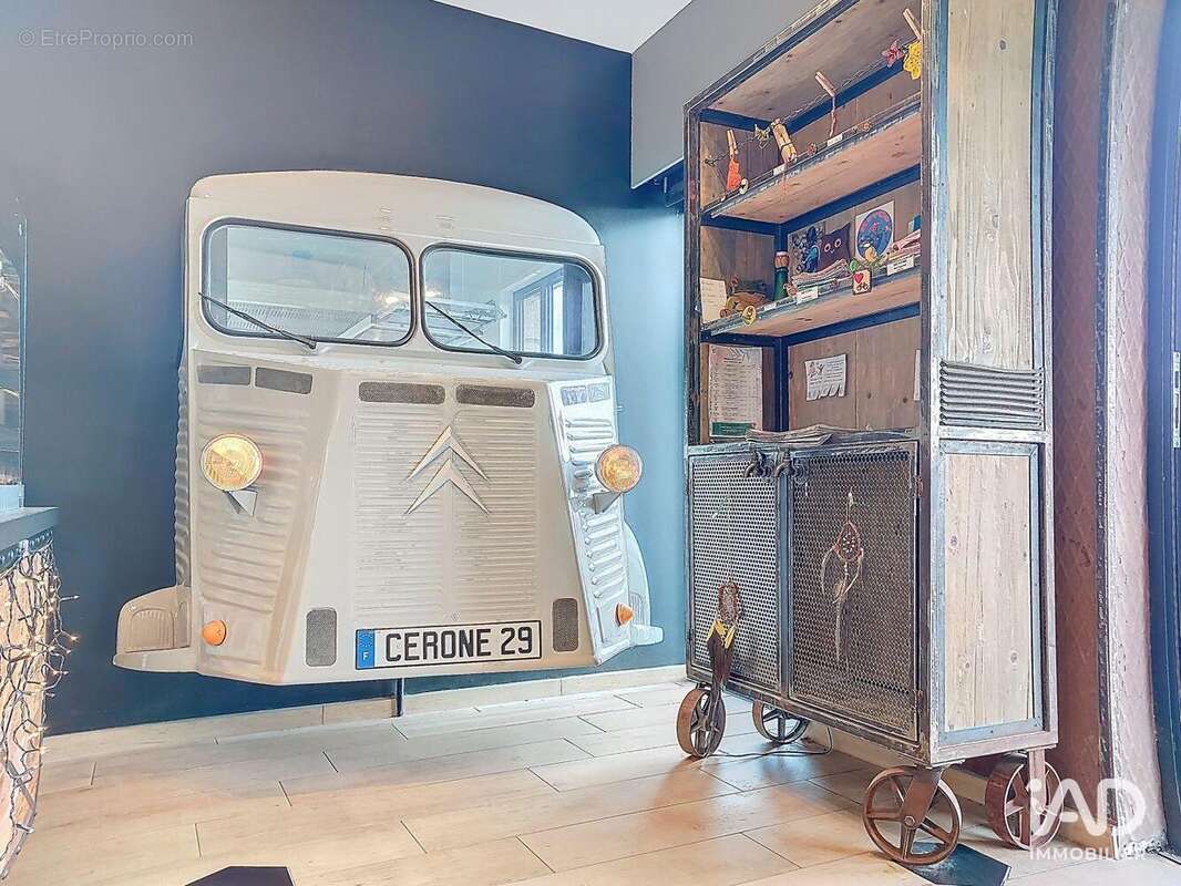 Photo 2 - Commerce à MELLAC