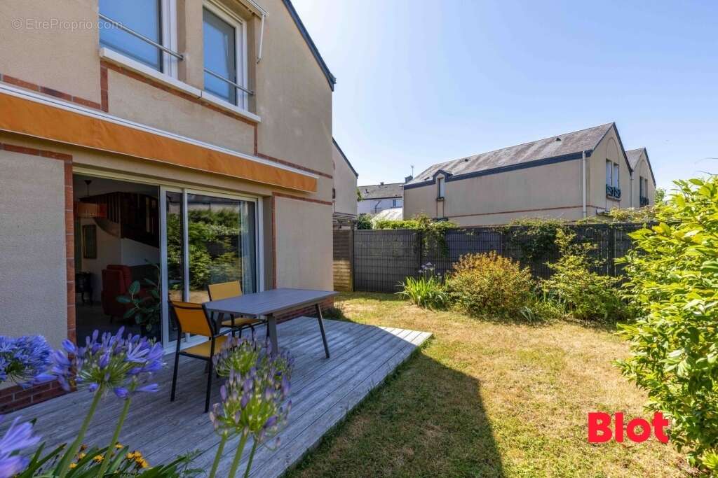 Maison à SAINT-JACQUES-DE-LA-LANDE