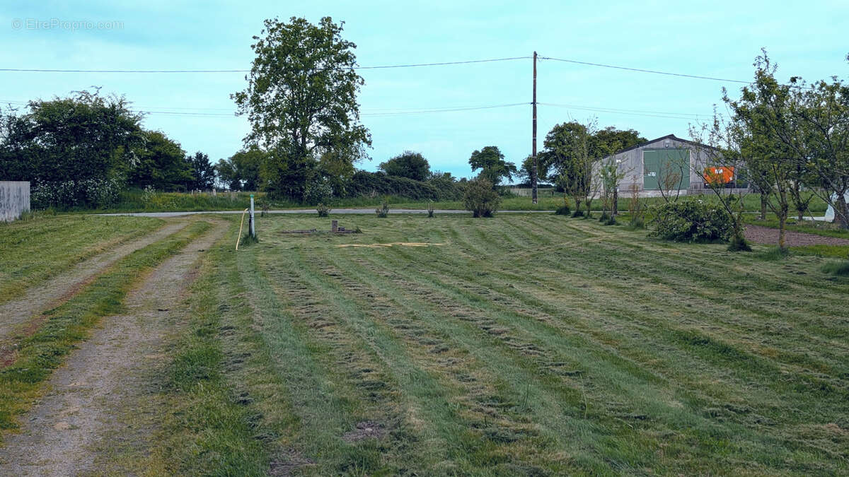 Maison à LES LANDES-GENUSSON