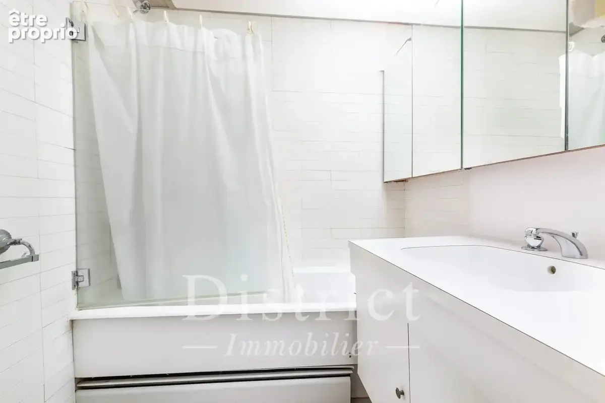 Ile Saint Louis. 5 pièces de 113m² en étage élevé avec ascenseur. - photo 12