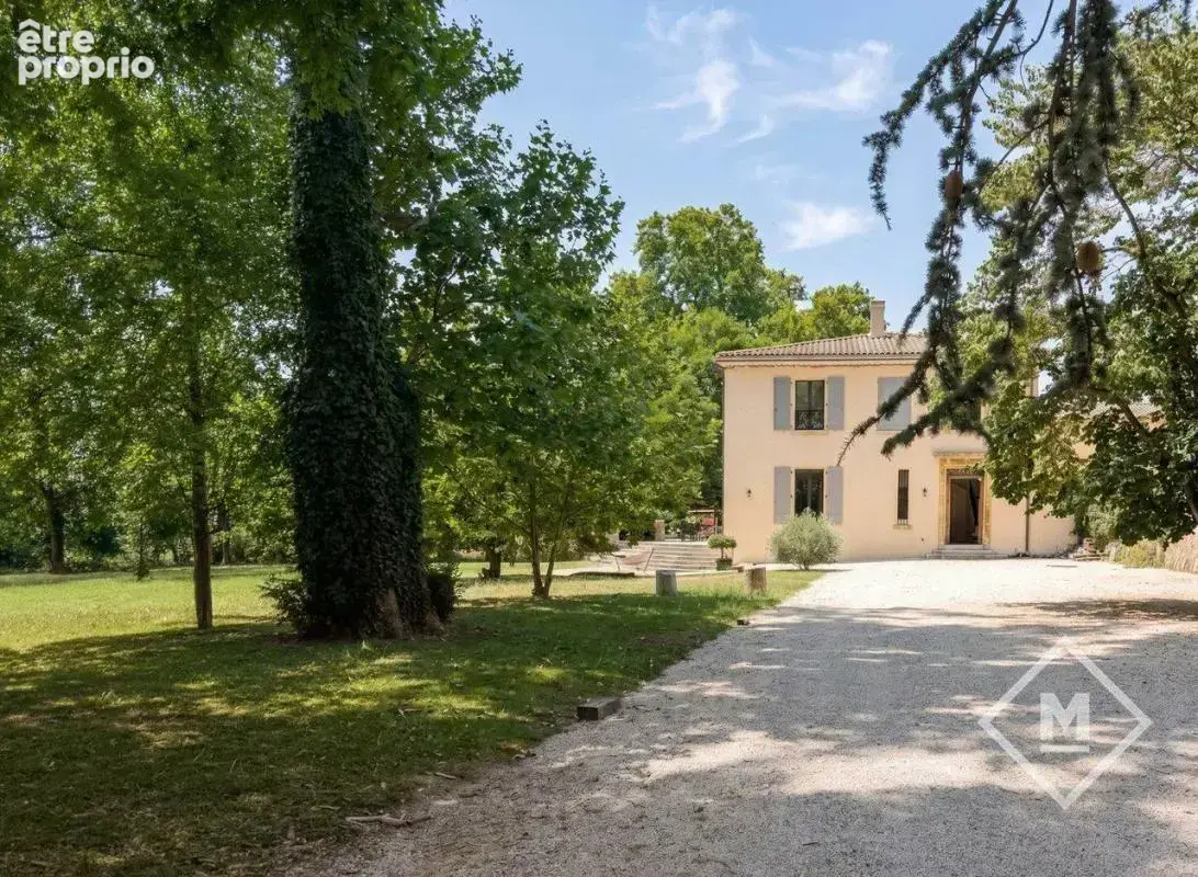 Ancien corps de ferme du XVIIᵉ siècle – 256 m² sur 5 000 m² de parc arboré - photo 1