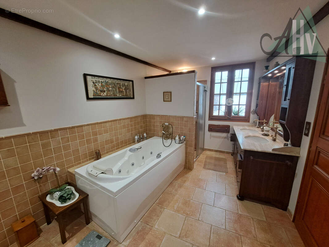 Maison à VILLENEUVE-LA-GUYARD