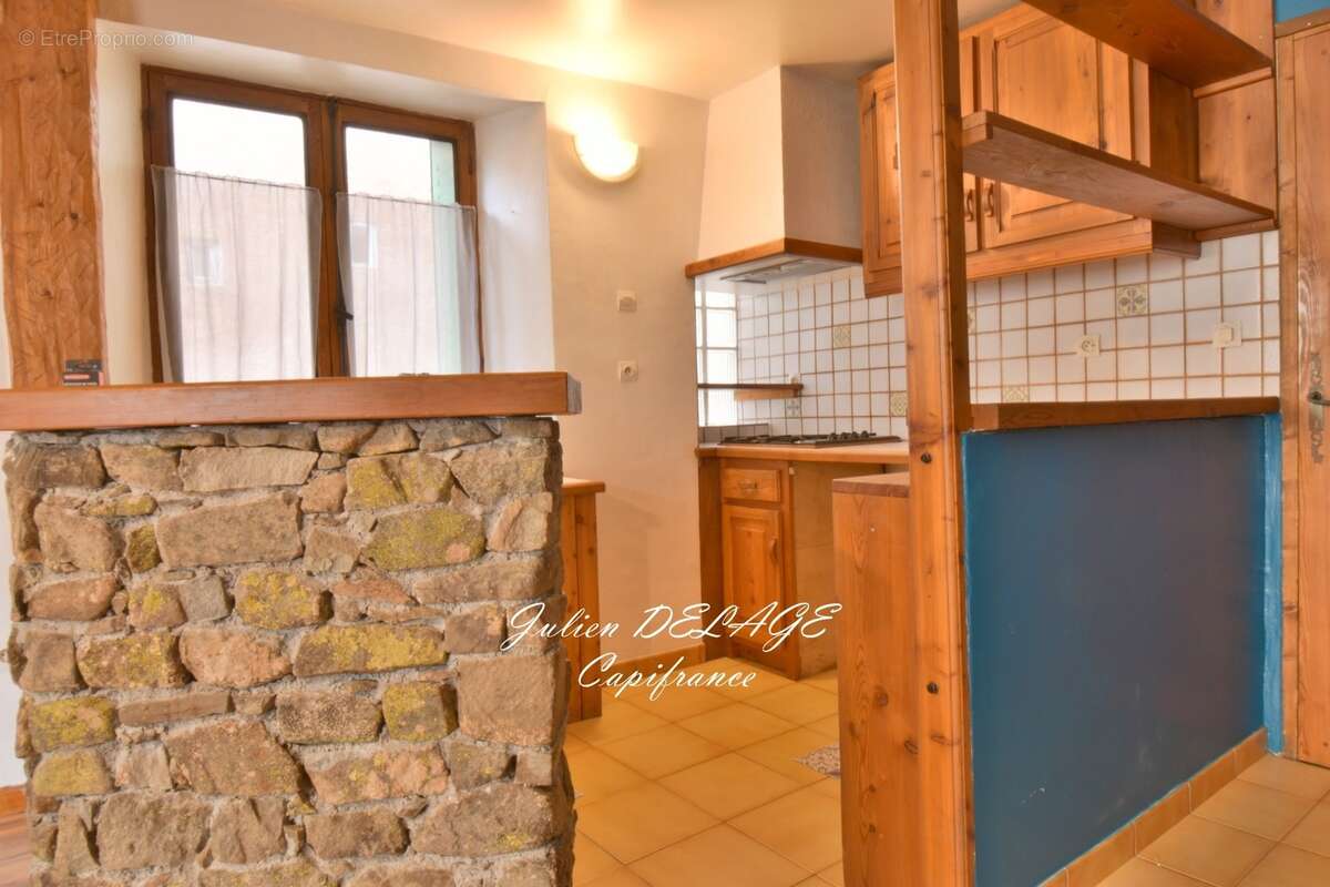 Maison de village  au cœur du centre historique d'Embrun – Exposition plein sud, cave et combles à aménager - photo 15
