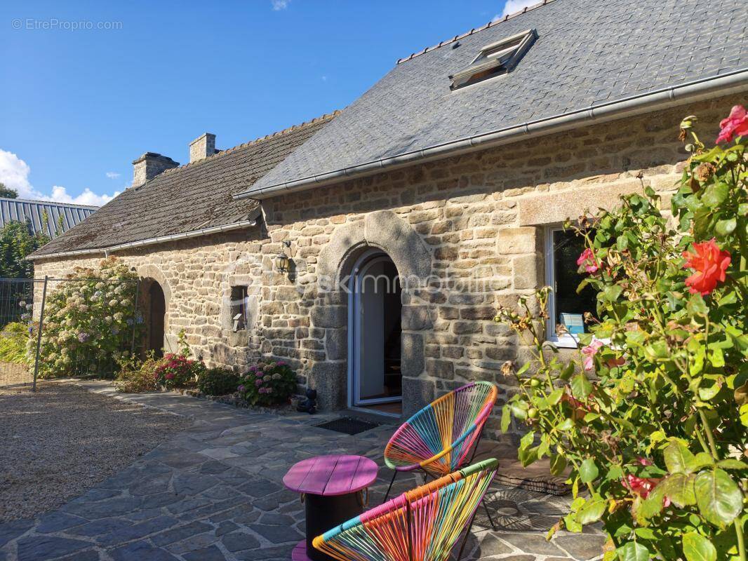 Maison à KERLOUAN