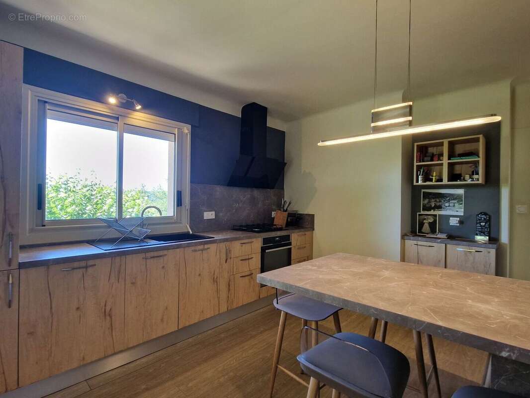 Sur hauteur, proche des commerces du Bugue, Maison d'habitation 4 chambres et terrain de 2077m2 - photo 11