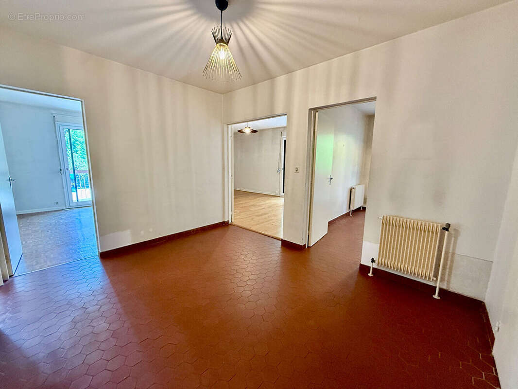 T4 - 89 m²  + 2 balcons - Hôtel de ville de Caluire et Cuire - photo 2