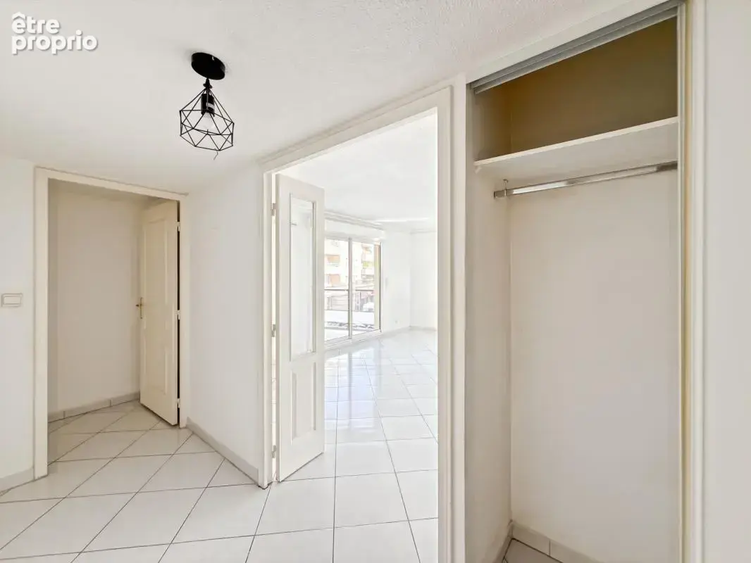 Appartement À Vendre - Grande T3 avec stationnement - Centre ville - photo 2