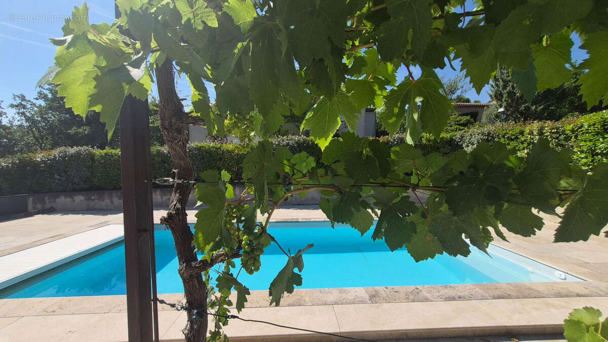 Maison à CHATEAUNEUF-LE-ROUGE