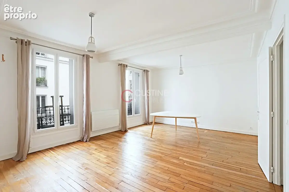 Montmartre -3 pièces de 55 m² avec double séjour et vue dégagée - photo 3