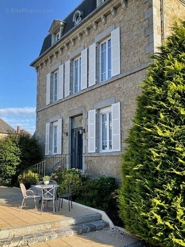Maison à SAINT-HILAIRE-DU-HARCOUET