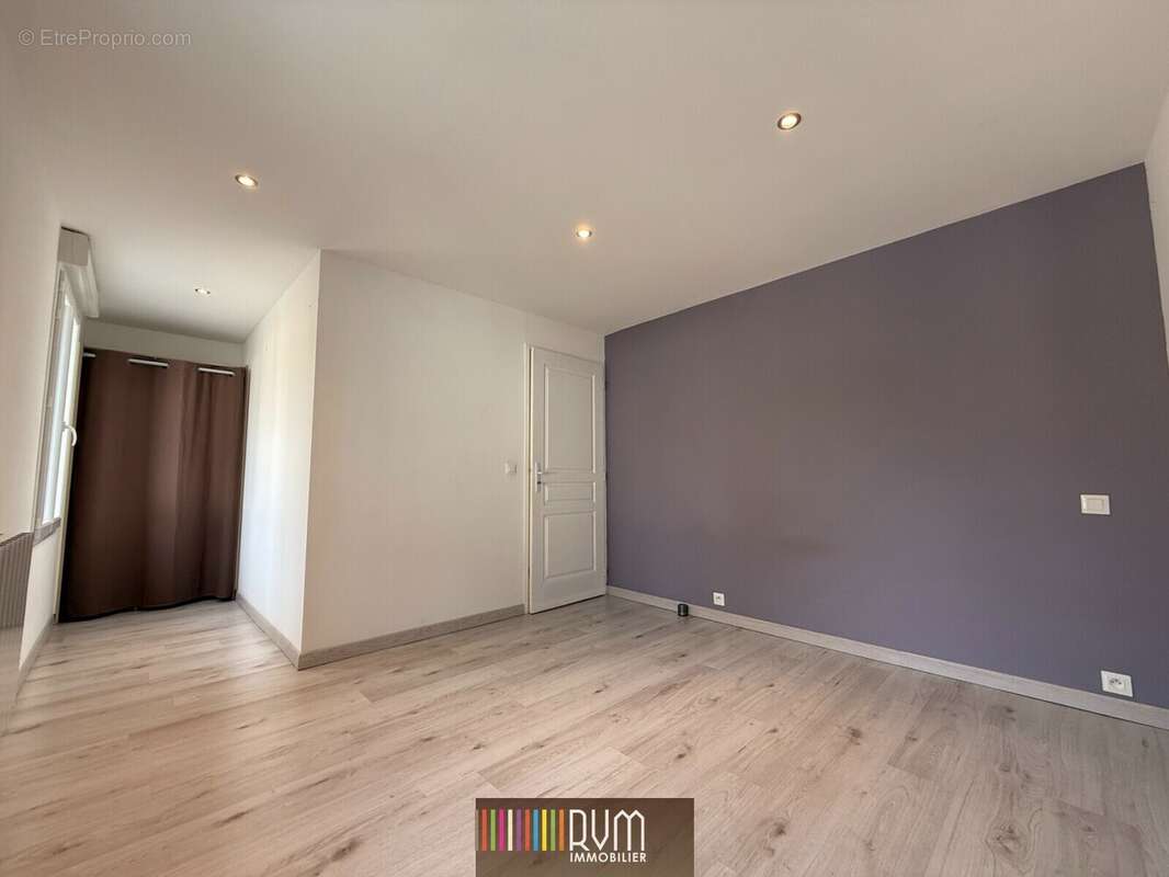 Chambre 1 - Appartement à PONT-D&#039;AIN