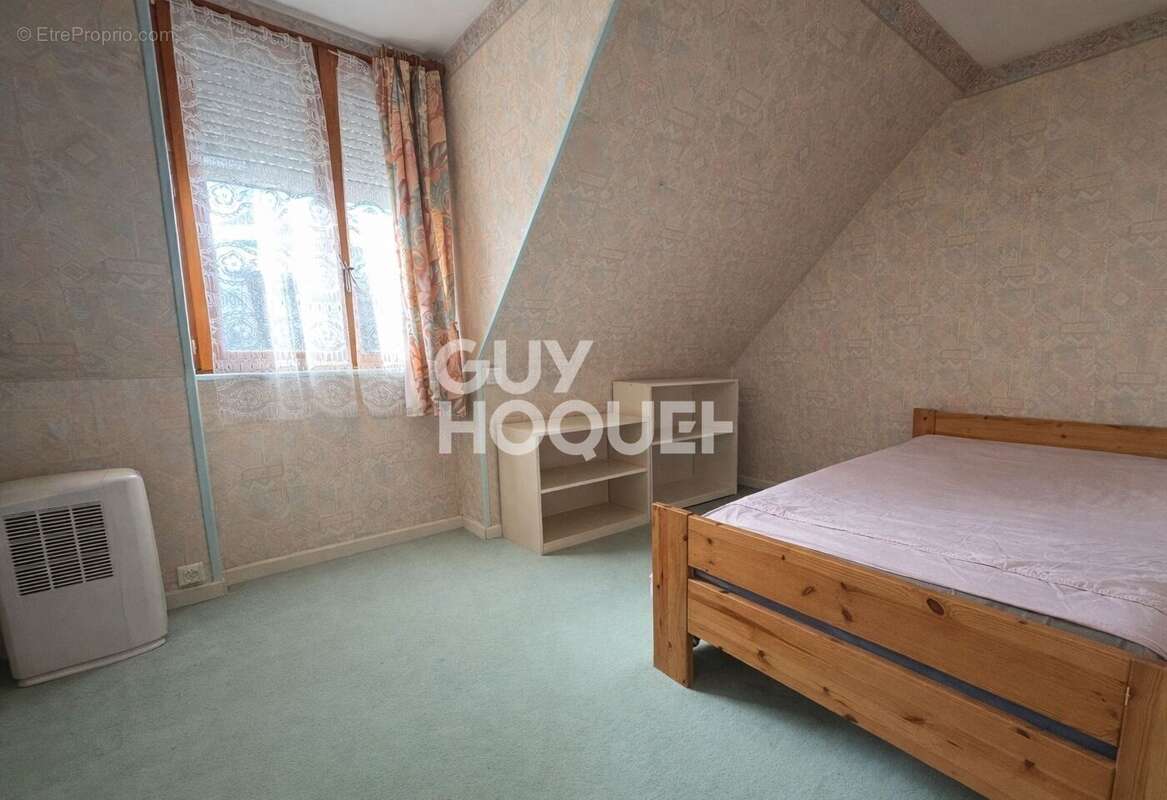 Maison à LE COUDRAY-MONTCEAUX