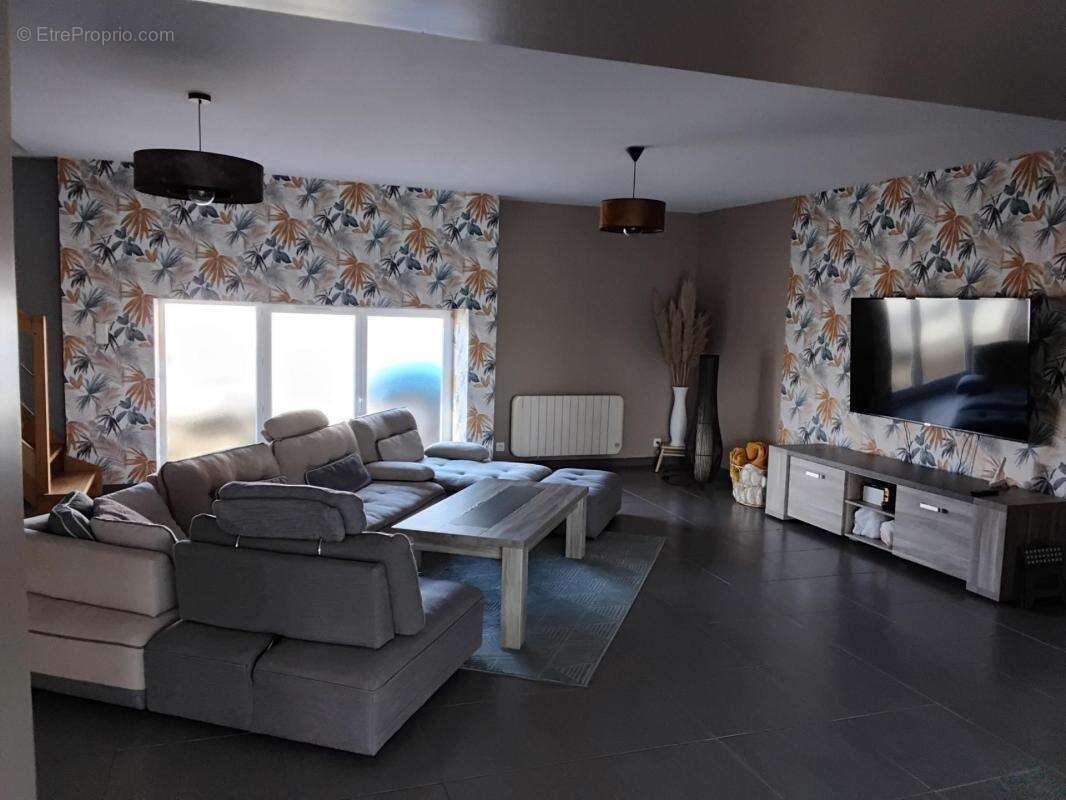 Maison entièrement rénover 185m2 terrain 1770 en campagne proche bourg - photo 4