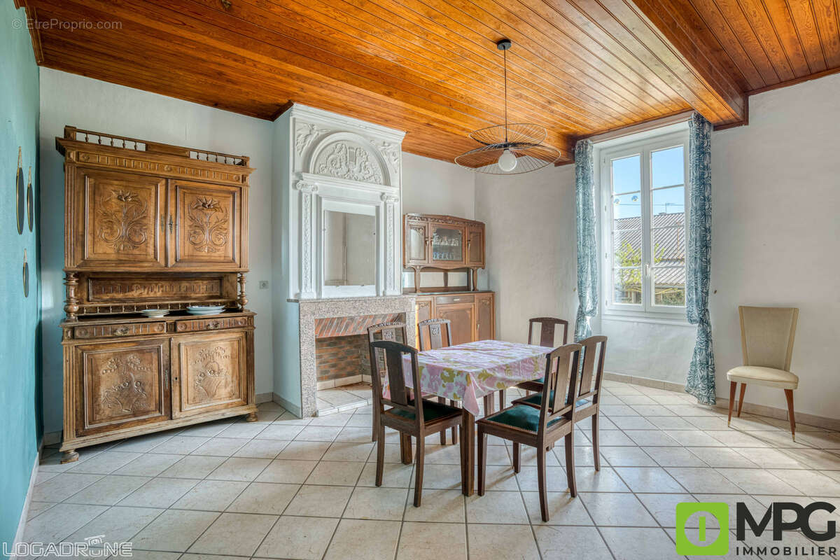 Maison à PINEL-HAUTERIVE