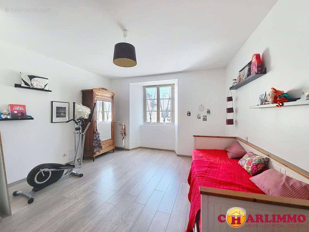 Maison 195 m² à Saint-Junien  - photo 7