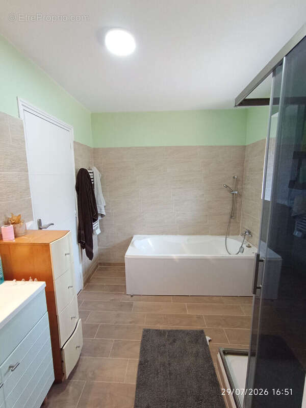 Argentré-Du-Plessis, maison en pierres rénovée de 166 m2 sur 1 755 m² de terrain - photo 11