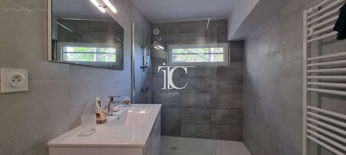 Maison à SAINT-PIERRE-SAINT-JEAN