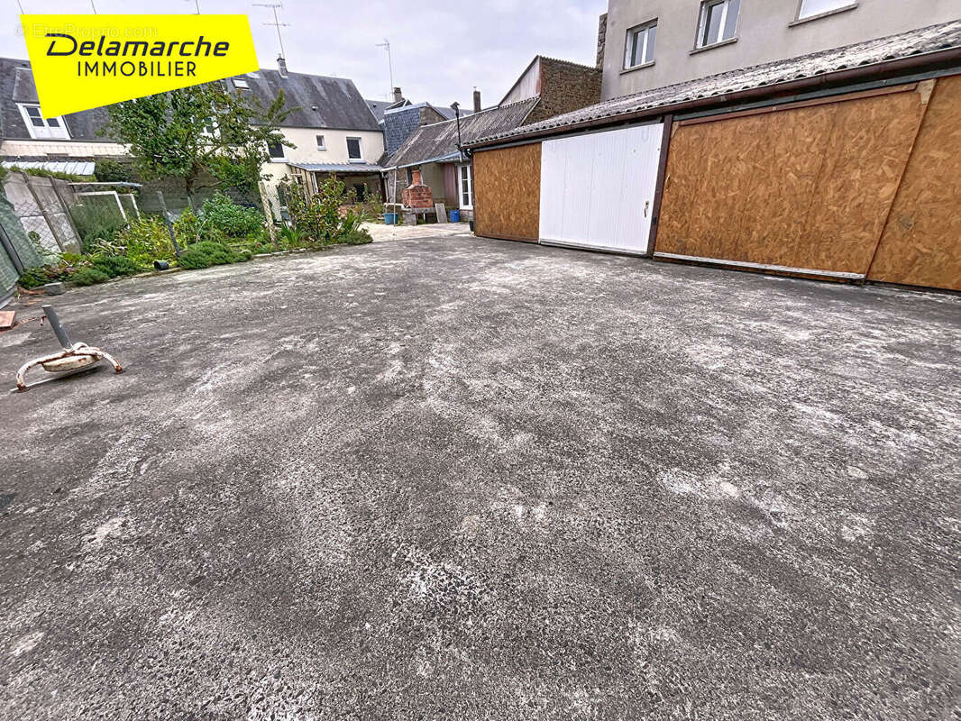 Maison à SAINT-HILAIRE-DU-HARCOUET