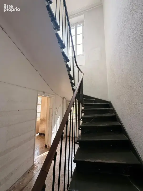 NIMES ARENES Maison de ville 7 pièces de 182 m2 avec jardin et dépendance - photo 7