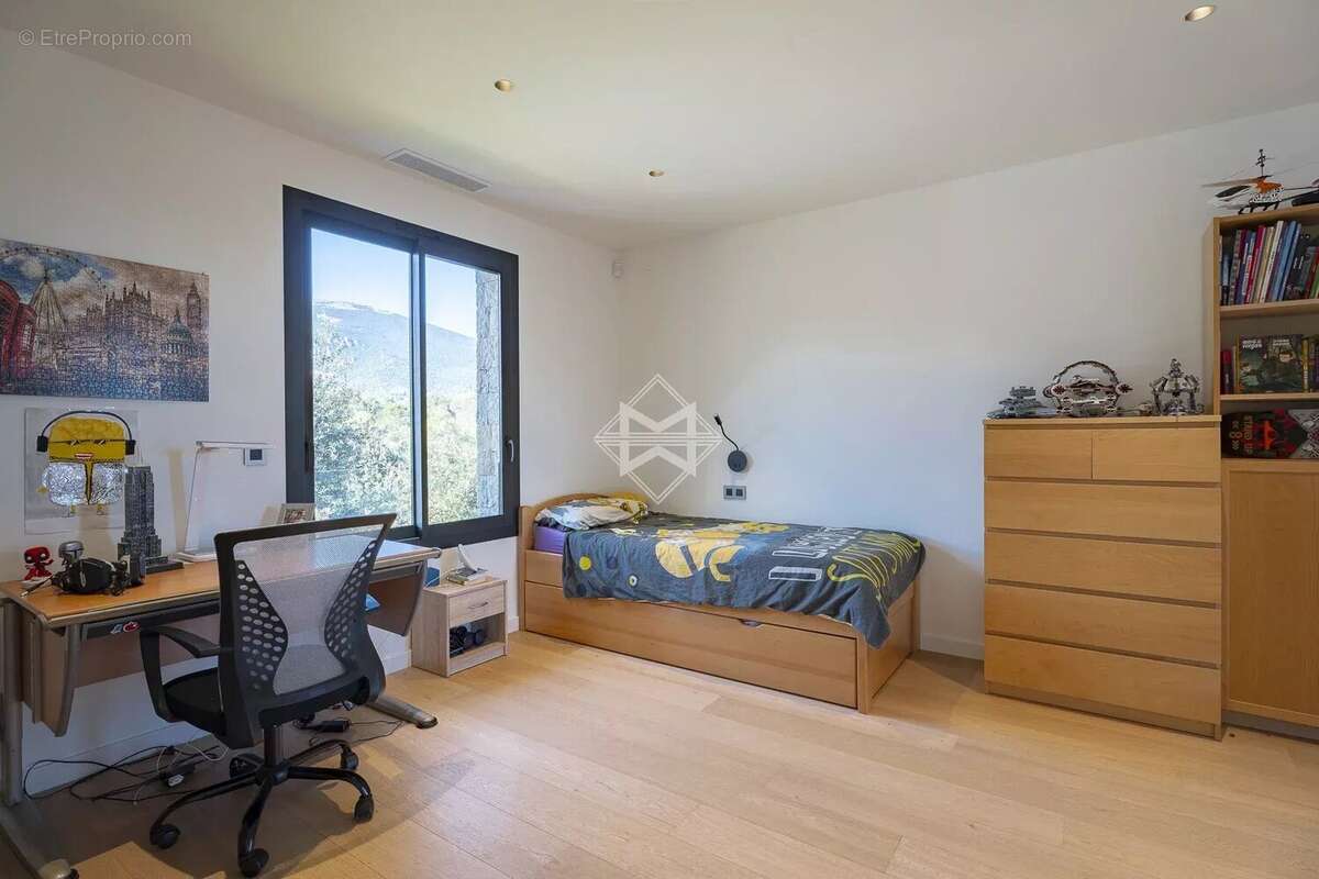 Maison à ROQUEFORT-LES-PINS