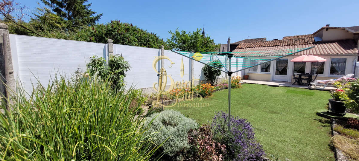 Maison à CHAMPIGNY-SUR-VEUDE