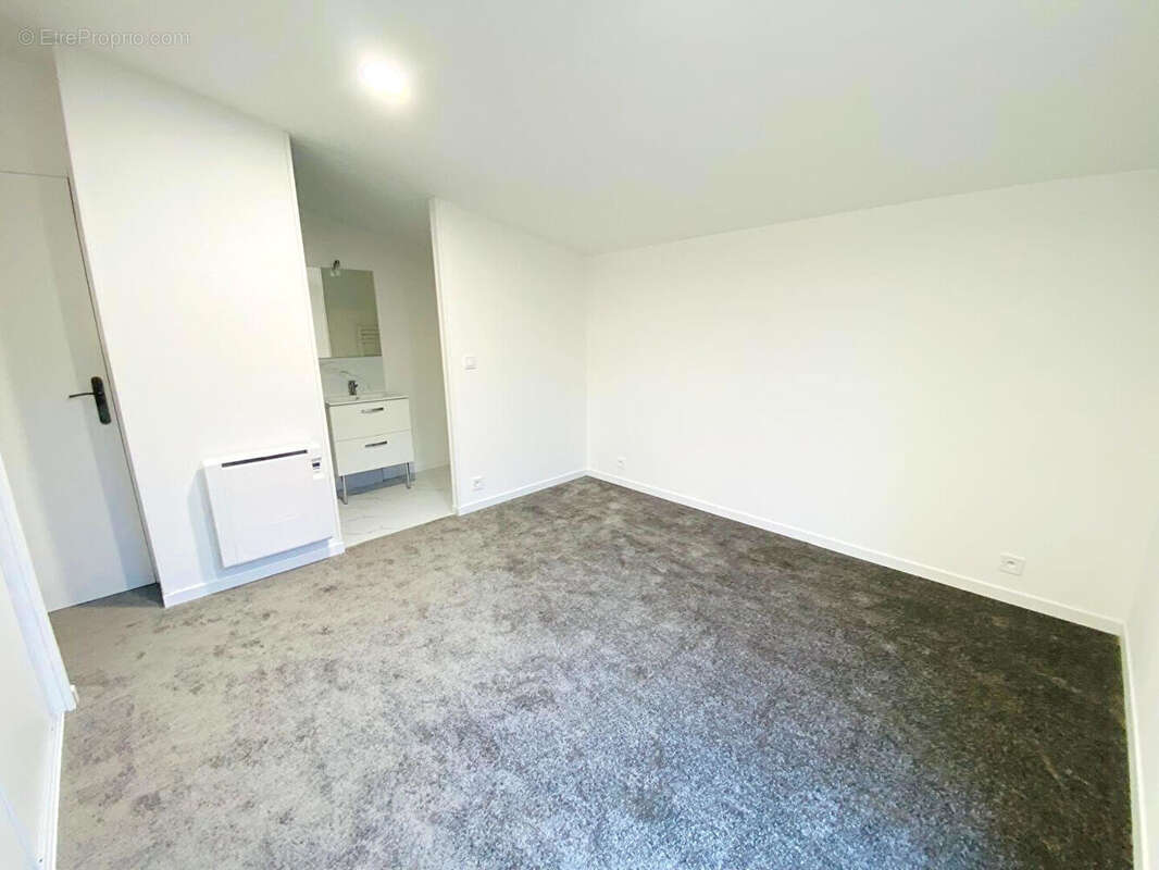 Maison de plain-pied rénovée avec piscine et garage à vendre à Gujan-Mestras, quartier Meyran - photo 14