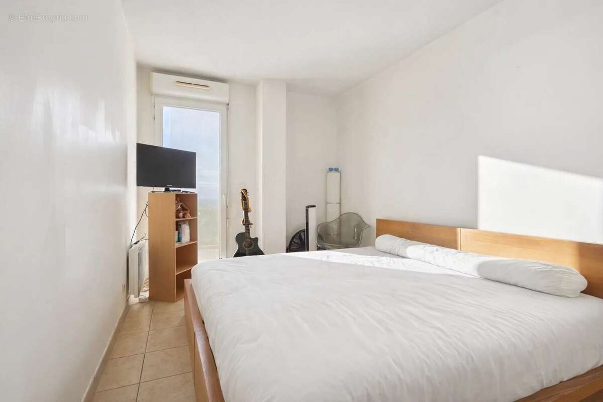 Appartement à SAINT-LAURENT-DU-VAR