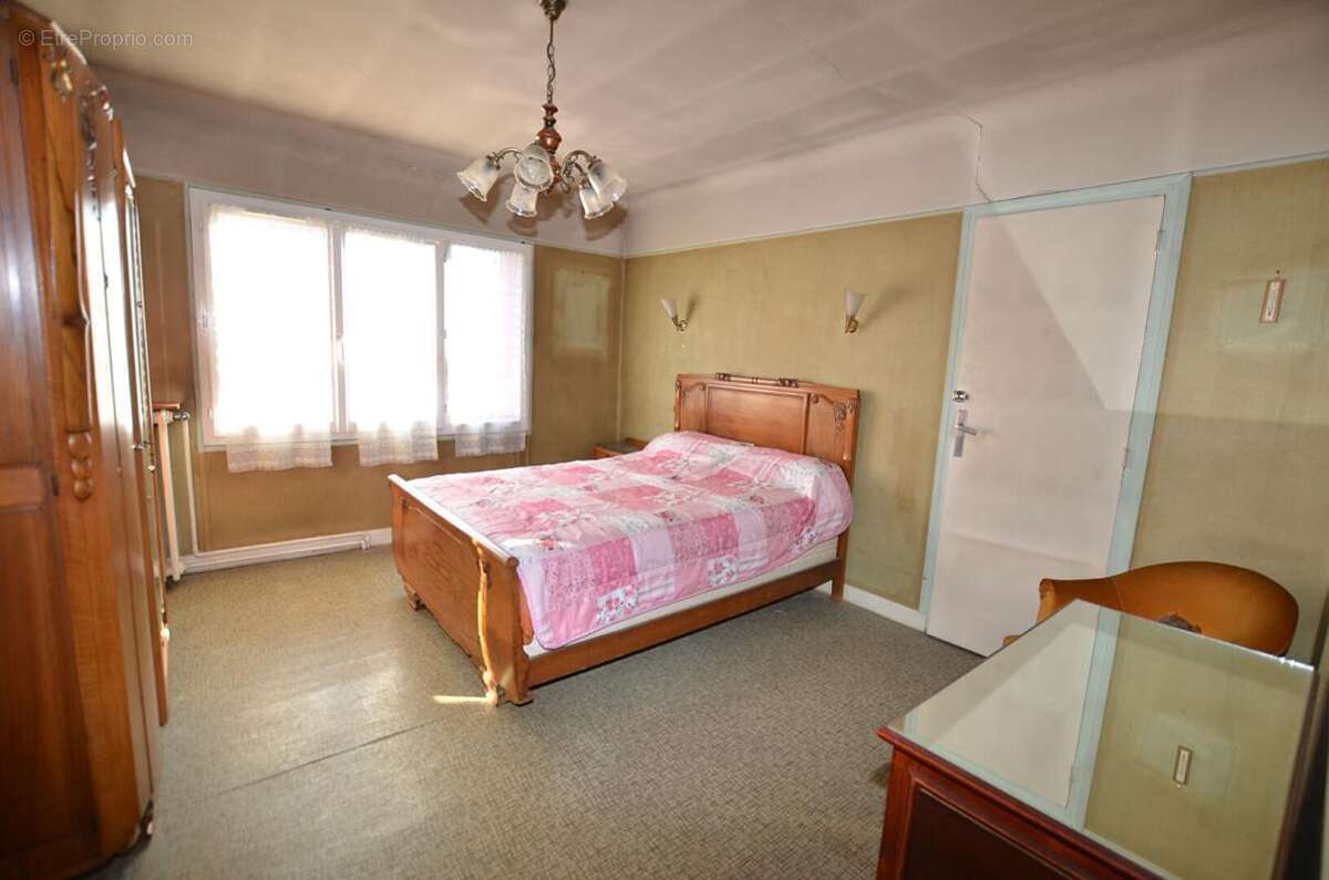 Maison à SAINTE-GENEVIEVE-DES-BOIS