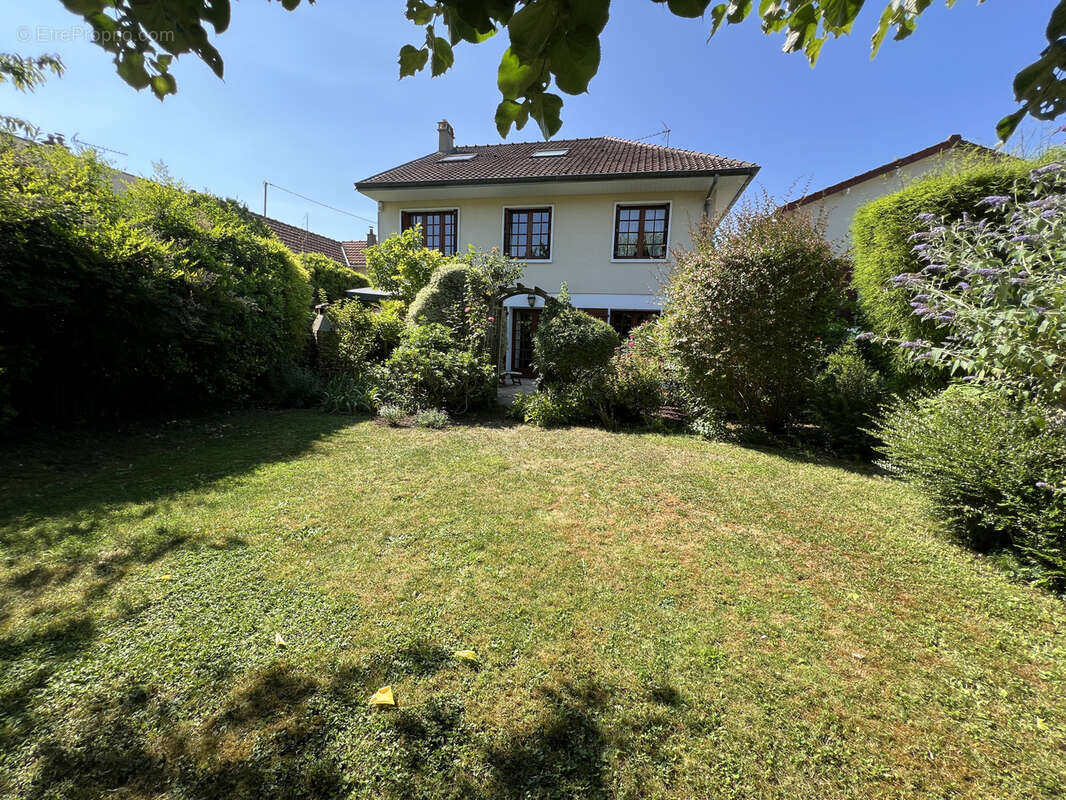 Maison à VIRY-CHATILLON