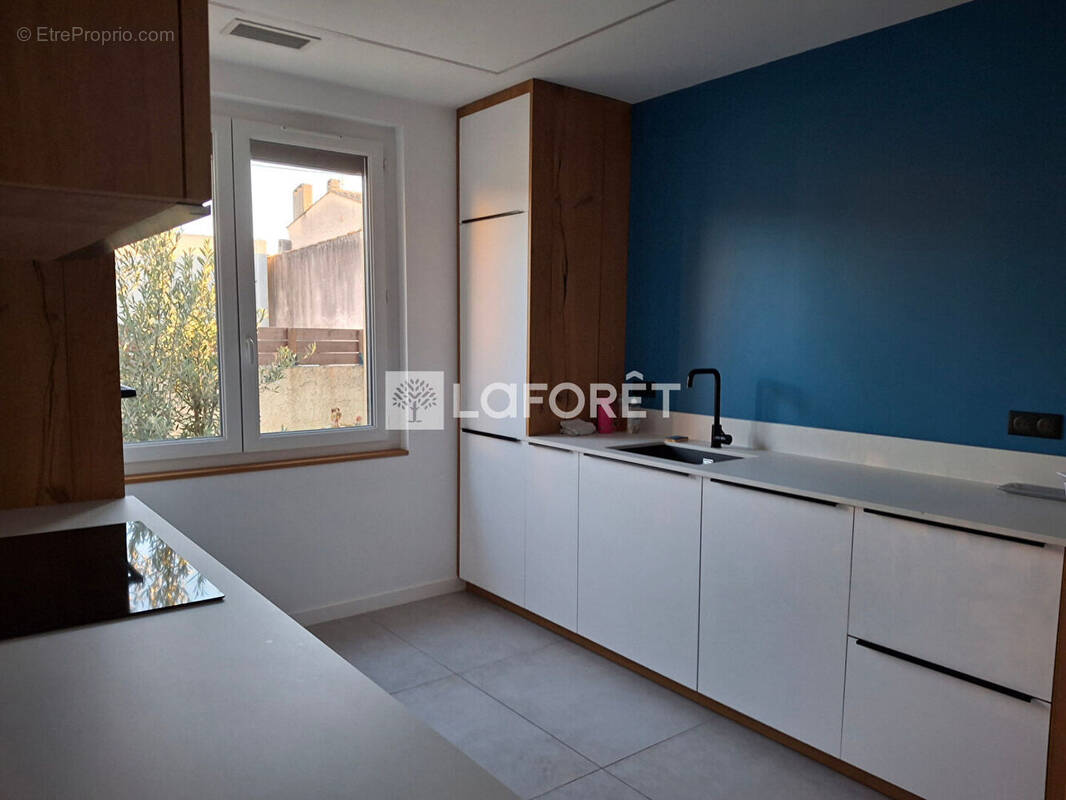 Maison à ENTRAIGUES-SUR-LA-SORGUE