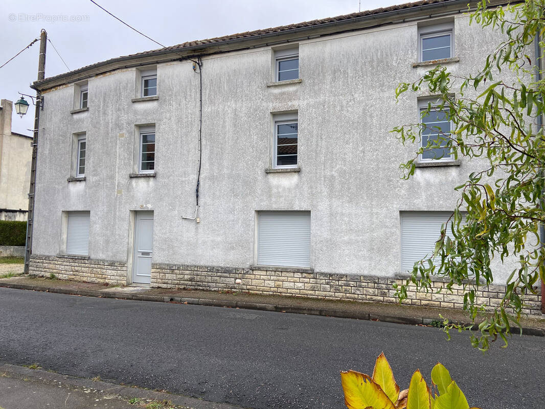 Maison à BAIGNES-SAINTE-RADEGONDE