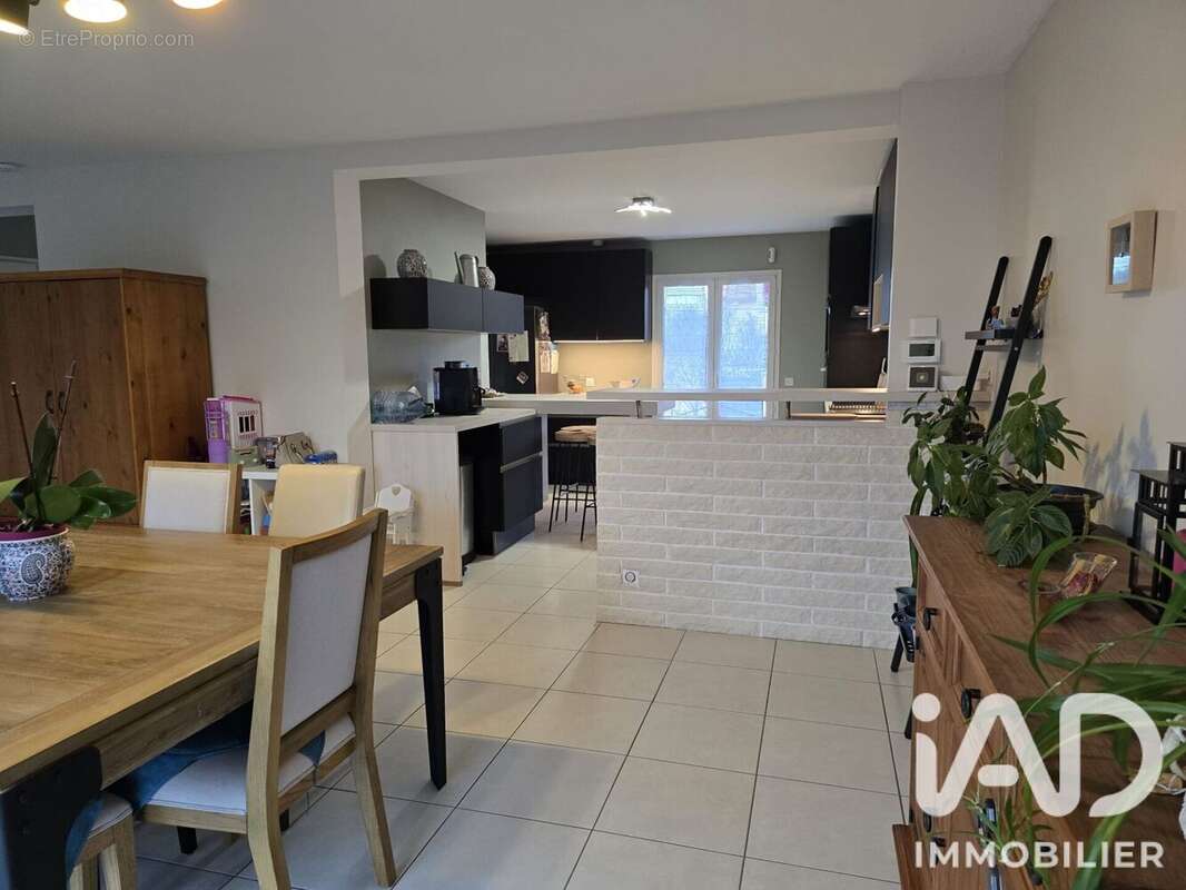 Maison 215 m² à Grisy-Suisnes  - photo 7