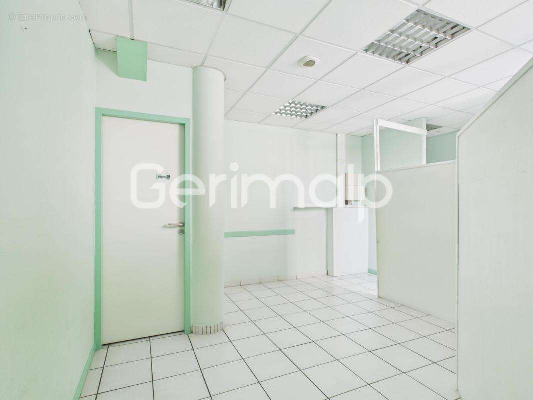 Vente - Appartement - 3 pièces + cuisine - 55 m² - 162 000 € - - photo 7