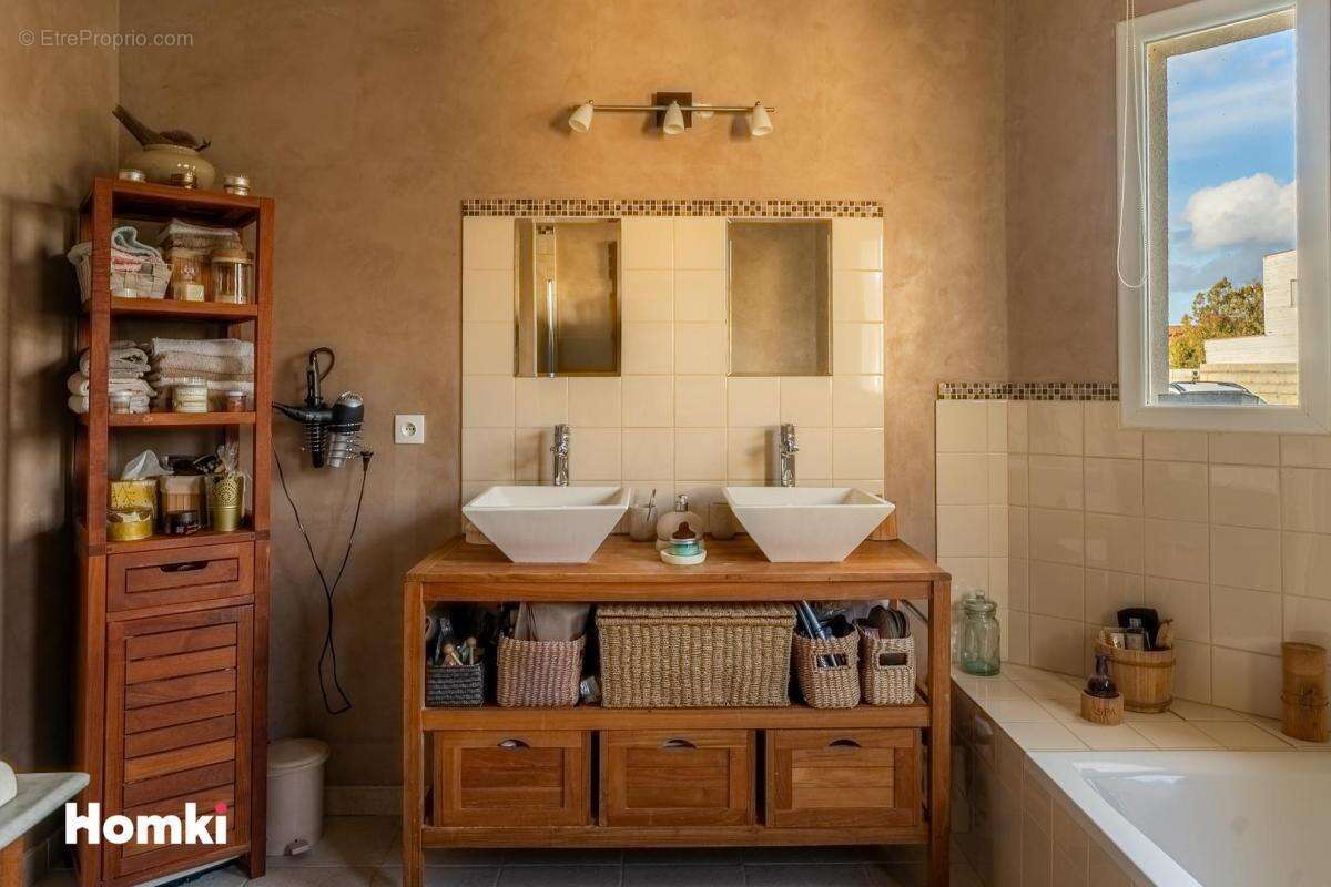 Maison/Villa T6 de 169 m2 à Sainte-Eulalie 33560 - photo 7